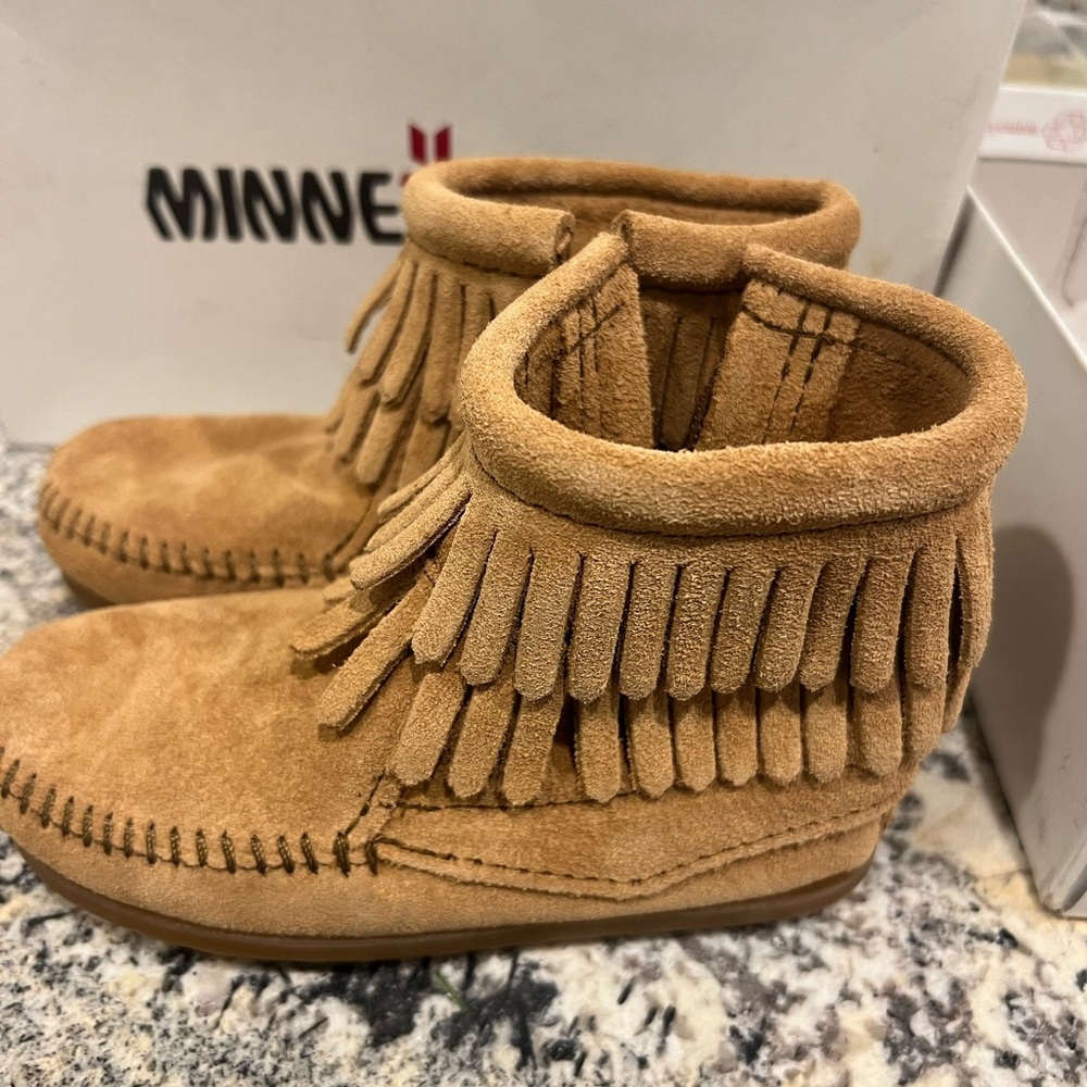 Minnetonka Fringe Suede Boots Toddler 9 New in box